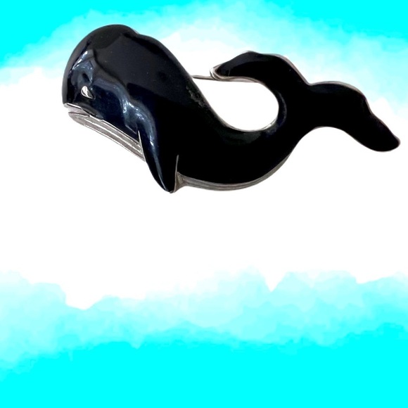 Vintage TRIFARI whale brooch in shiny black enamel and silver tone metal signed - Picture 2 of 5